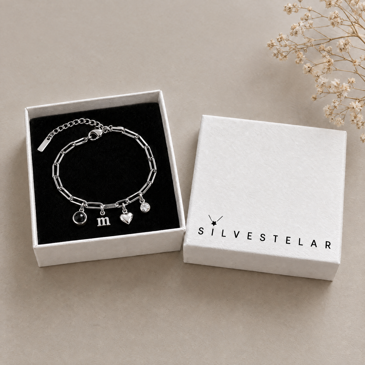 Pulsera de charms en su caja de regalo Silvestelar