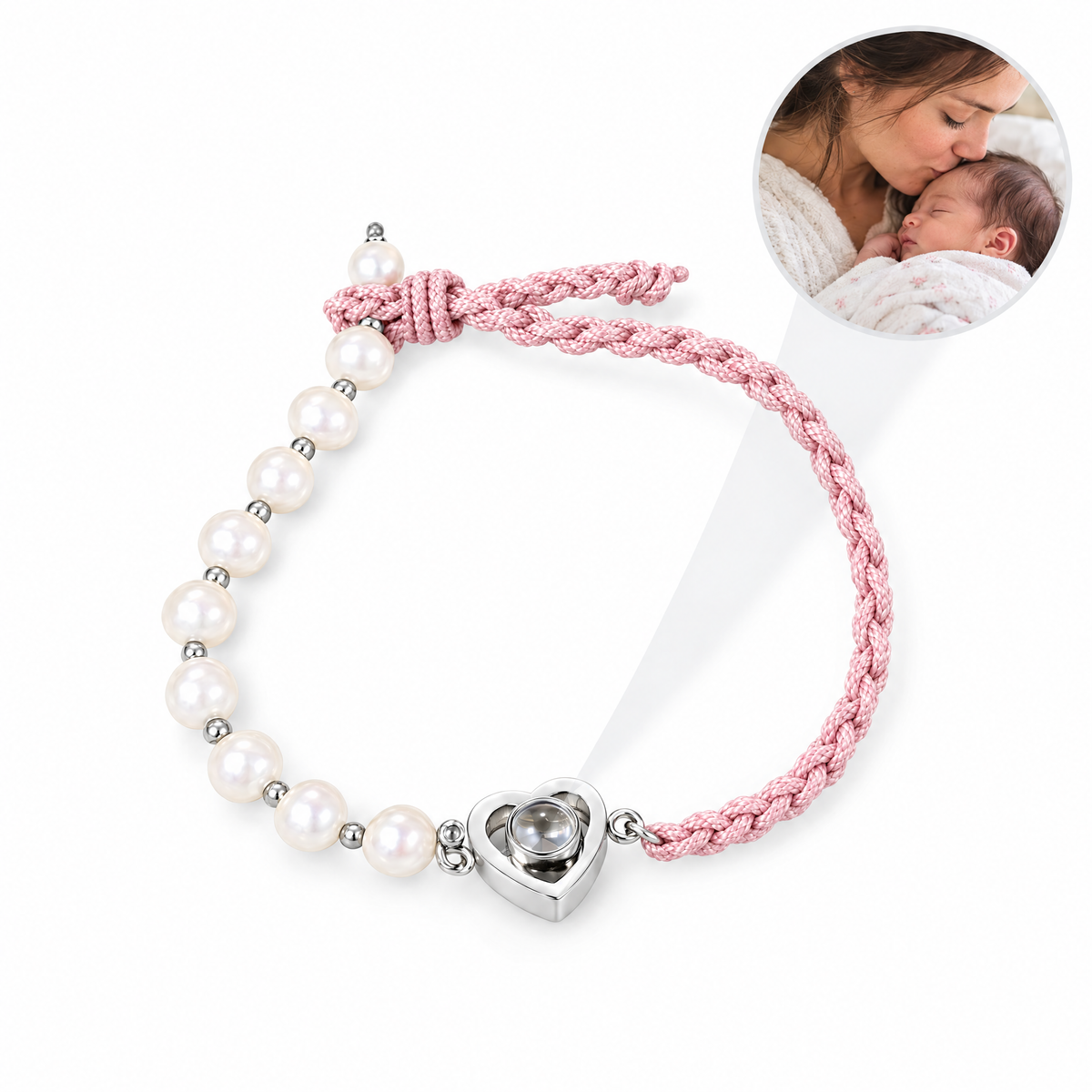 Pulsera de perlas y cordón rosa con corazón plateado y la foto de una madre con su bebé